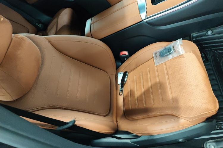 Used Mercedes-Benz GLC 2025 Refreshed GLC 300 L 4MATIC Dynamic Version 5 Seats Right Front Seat