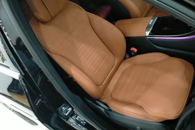 Used Mercedes-Benz GLC 2025 Refreshed GLC 300 L 4MATIC Dynamic Version 5 Seats Right Front Seat