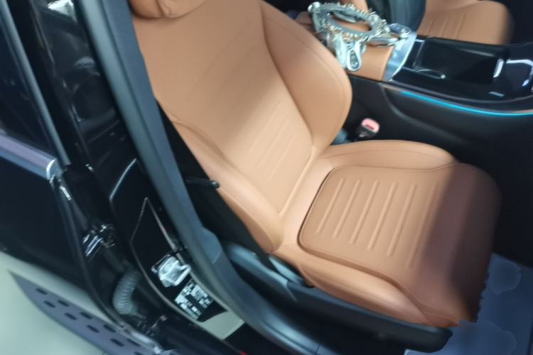 Used Mercedes-Benz GLC 2025 GLC 300 L 4MATIC Luxury Model 5 Seats Right Front Seat