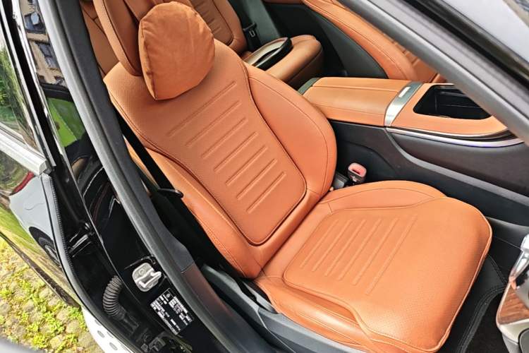 Used Mercedes-Benz GLC 2025 Refreshed GLC 300 L 4MATIC Dynamic Version 5 Seats Right Front Seat