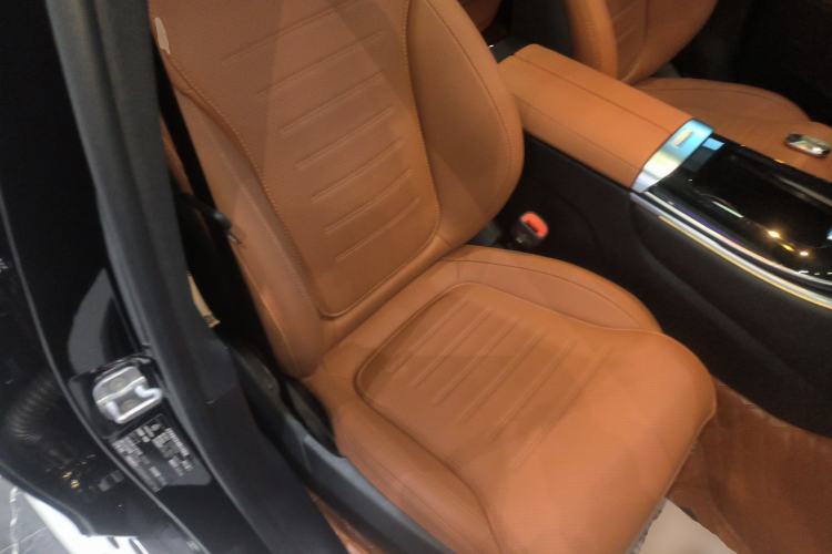 Used Mercedes-Benz GLC 2025 Refreshed GLC 300 L 4MATIC Dynamic Version 5 Seats Right Front Seat