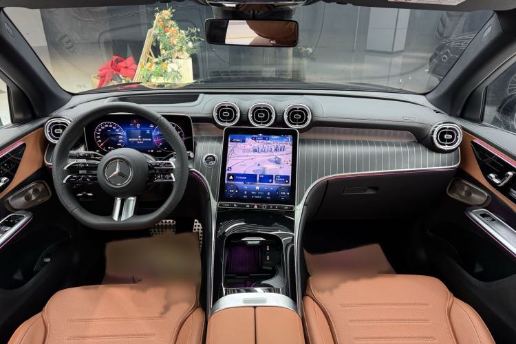Used Mercedes-Benz GLC 2025 GLC 300 L 4MATIC Luxury 7-Seater Right Front Seat