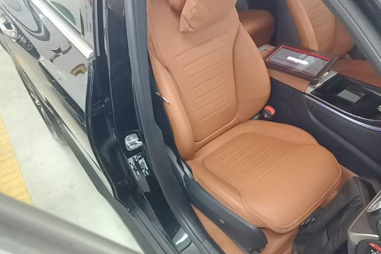 Used Mercedes-Benz GLC 2025 GLC 260 L 4MATIC Luxury Model Right Front Seat