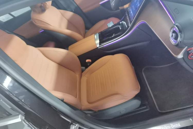 Used Mercedes-Benz GLC 2025 Refreshed GLC 300 L 4MATIC Dynamic Version 5 Seats Right Front Seat