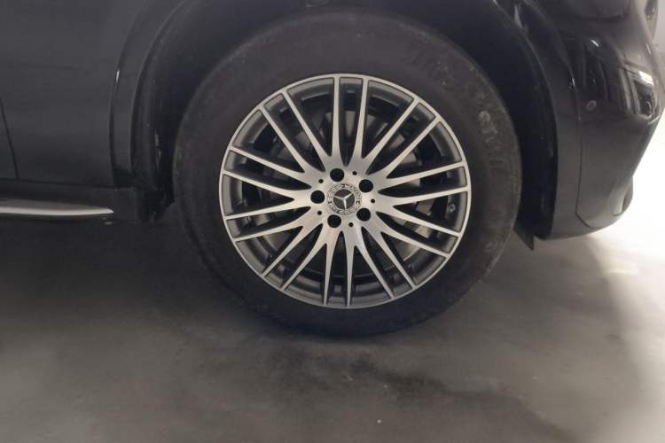 Used Mercedes-Benz GLC 2025 Refreshed GLC 300 L 4MATIC Dynamic Version 5 Seats Right Front Wheel Hub