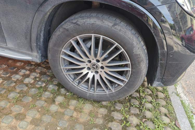 Used Mercedes-Benz GLC 2025 Refreshed GLC 300 L 4MATIC Dynamic Version 5 Seats Right Front Wheel Hub