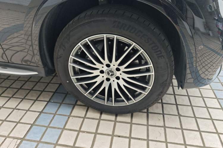 Used Mercedes-Benz GLC 2025 Refreshed GLC 300 L 4MATIC Dynamic Version 5 Seats Right Front Wheel Hub