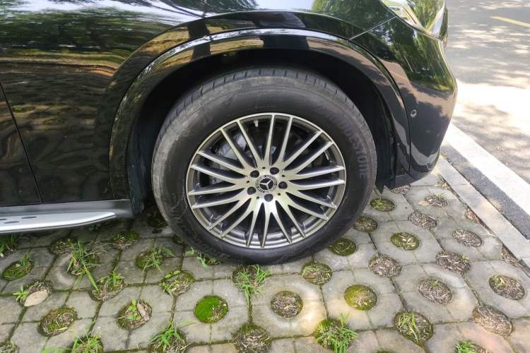 Used Mercedes-Benz GLC 2025 GLC 300 L 4MATIC Dynamic Model 5 Seats Right Front Wheel Hub