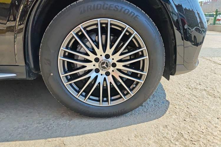 Used Mercedes-Benz GLC 2025 GLC 300 L 4MATIC Dynamic Model 5 Seats Right Front Wheel Hub