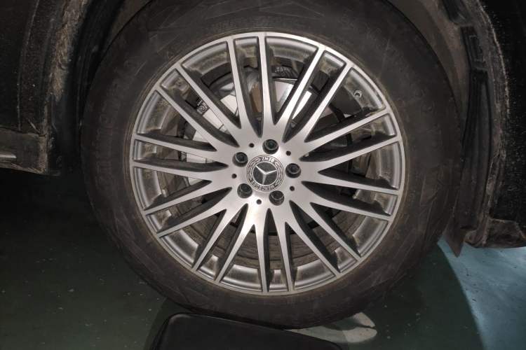 Used Mercedes-Benz GLC 2025 Refreshed GLC 300 L 4MATIC Dynamic Version 5 Seats Right Front Wheel Hub