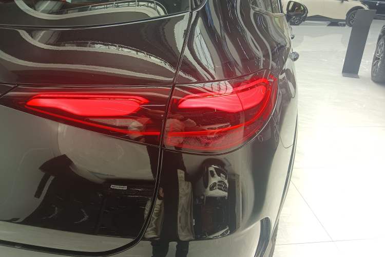 Used Mercedes-Benz GLC 2025 Facelift GLC 260 L 4MATIC Luxury Edition Right Rear Taillight