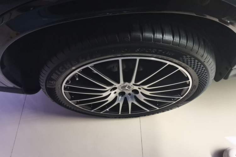 Used Mercedes-Benz GLC 2025 GLC 300 L 4MATIC Luxury Model 5 Seats Right Rear Wheel Hub