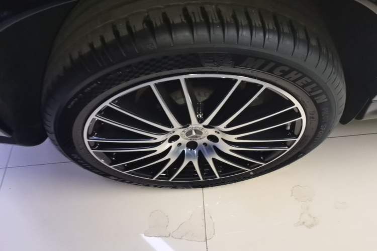 Used Mercedes-Benz GLC 2025 GLC 300 L 4MATIC Luxury Model 5 Seats Right Rear Wheel Hub