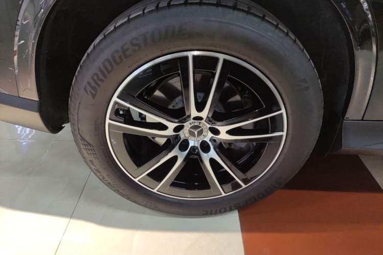 Used Mercedes-Benz GLC 2025 Facelift GLC 260 L 4MATIC Luxury Edition Right Rear Wheel Hub