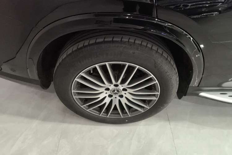 Used Mercedes-Benz GLC 2025 Refreshed GLC 300 L 4MATIC Dynamic Version 5 Seats Right Rear Wheel Hub