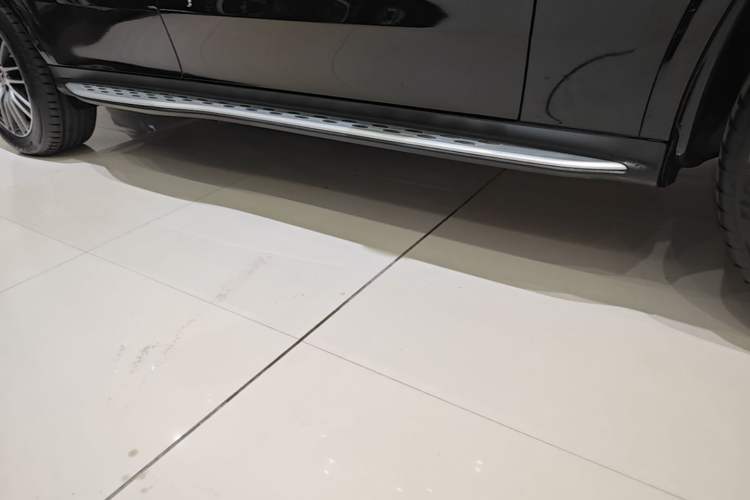 Used Mercedes-Benz GLC 2025 GLC 300 L 4MATIC Dynamic Model 5 Seats Right Side Sill