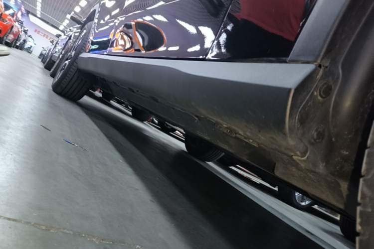 Used Mercedes-Benz GLC 2025 GLC 260 L 4MATIC Dynamic Edition Right Side Sill