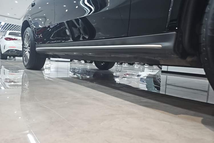 Used Mercedes-Benz GLC 2025 Refreshed GLC 300 L 4MATIC Dynamic Version 5 Seats Right Side Sill