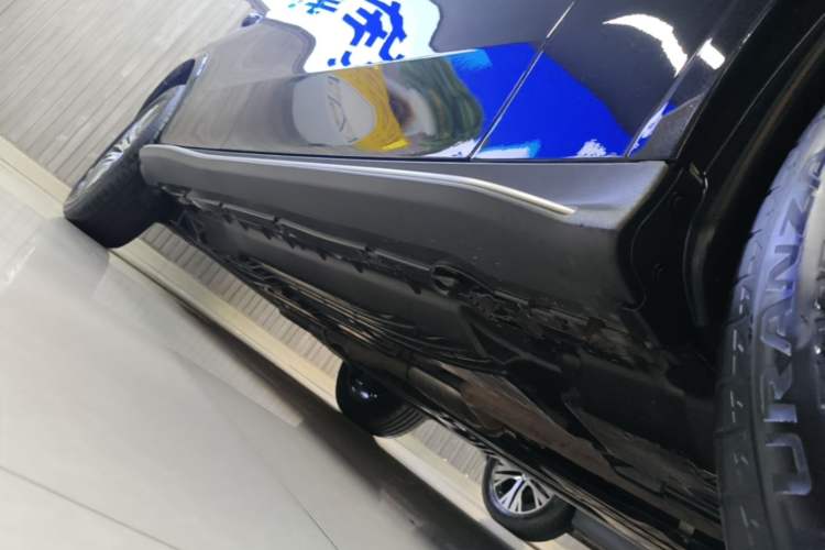 Used Mercedes-Benz GLC 2025 Refreshed GLC 300 L 4MATIC Dynamic Version 5 Seats Right Side Sill