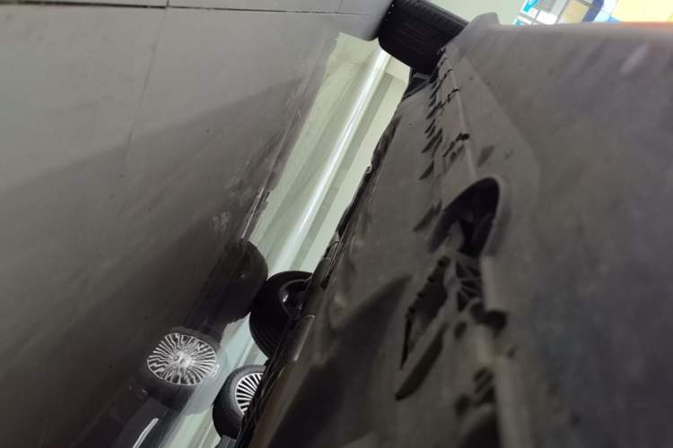 Used Mercedes-Benz GLC 2025 GLC 300 L 4MATIC Dynamic Model 5 Seats Right Side Sill