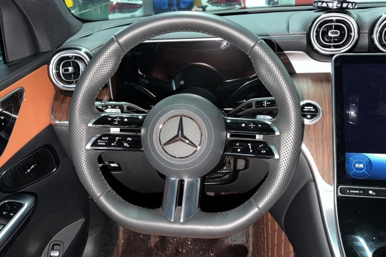 Used Mercedes-Benz GLC 2025 Refreshed GLC 300 L 4MATIC Dynamic Version 5 Seats Steering Wheel