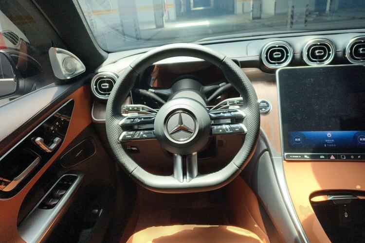 Used Mercedes-Benz GLC 2025 Refreshed GLC 300 L 4MATIC Dynamic Version 5 Seats Steering Wheel