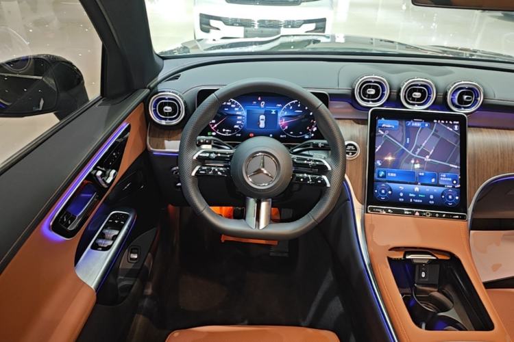 Used Mercedes-Benz GLC 2025 GLC 300 L 4MATIC Dynamic Model 5 Seats Steering Wheel
