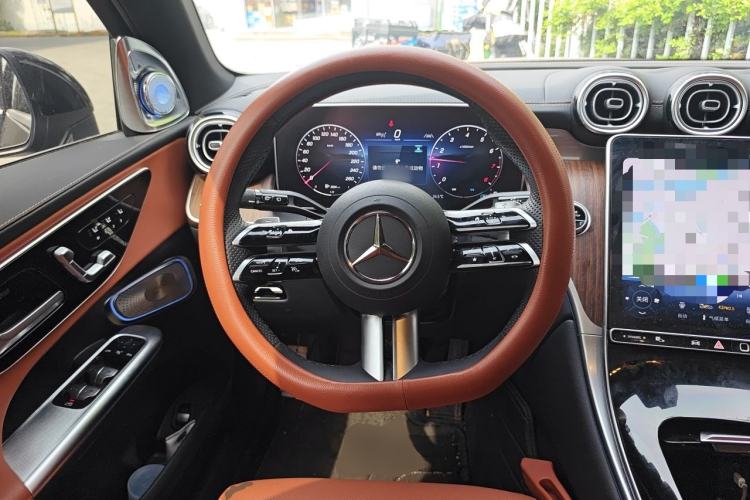 Used Mercedes-Benz GLC 2025 Refreshed GLC 300 L 4MATIC Dynamic Version 5 Seats Steering Wheel
