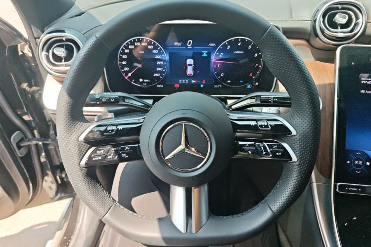 Used Mercedes-Benz GLC 2025 GLC 300 L 4MATIC Dynamic Model 5 Seats Steering Wheel