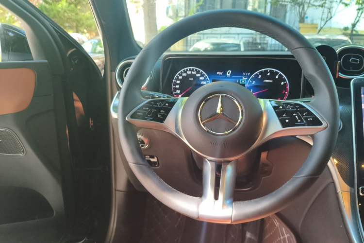 Used Mercedes-Benz GLC 2025 GLC 260 L 4MATIC Dynamic Edition Steering Wheel