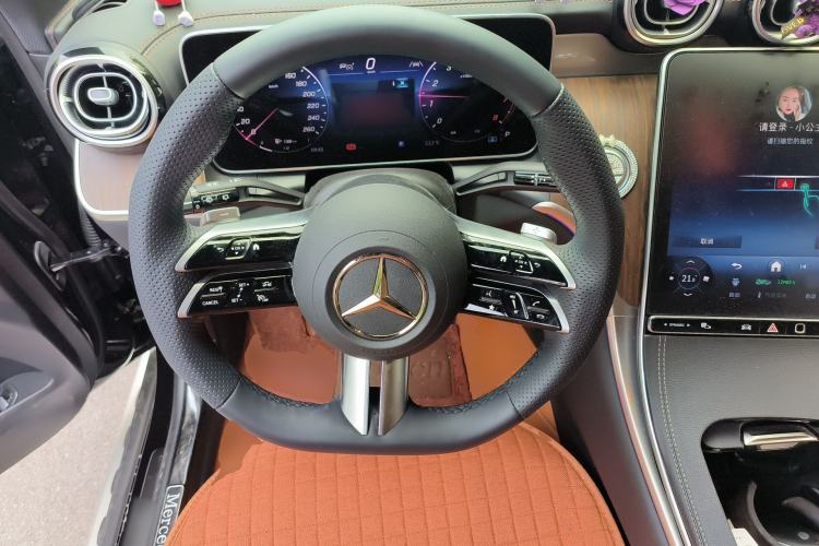 Used Mercedes-Benz GLC 2025 GLC 300 L 4MATIC Dynamic Model 5 Seats Steering Wheel