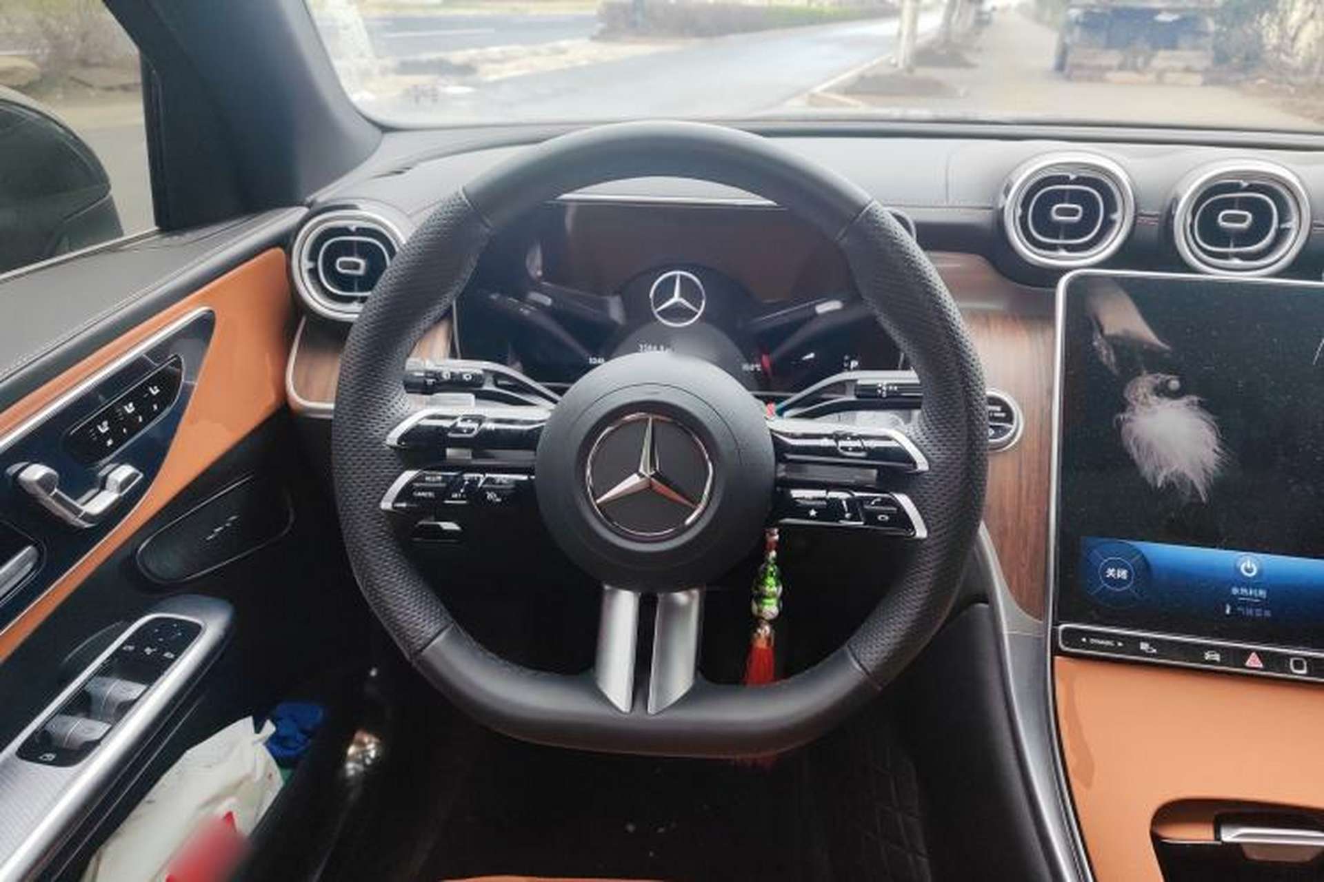 Used Mercedes-Benz GLC 2025 GLC 300 L 4MATIC Dynamic Model 5 Seats Steering Wheel
