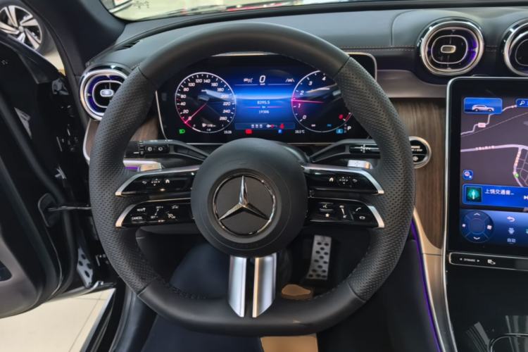 Used Mercedes-Benz GLC 2025 Refreshed GLC 300 L 4MATIC Dynamic Version 5 Seats Steering Wheel
