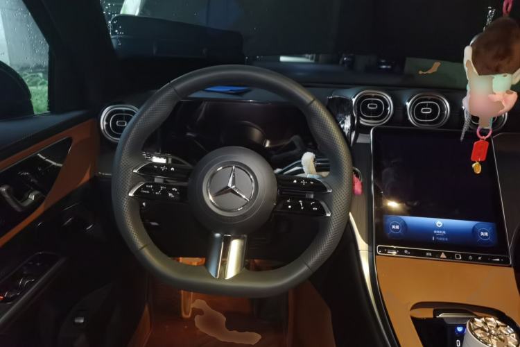 Used Mercedes-Benz GLC 2025 Facelift GLC 260 L 4MATIC Luxury Edition Steering Wheel