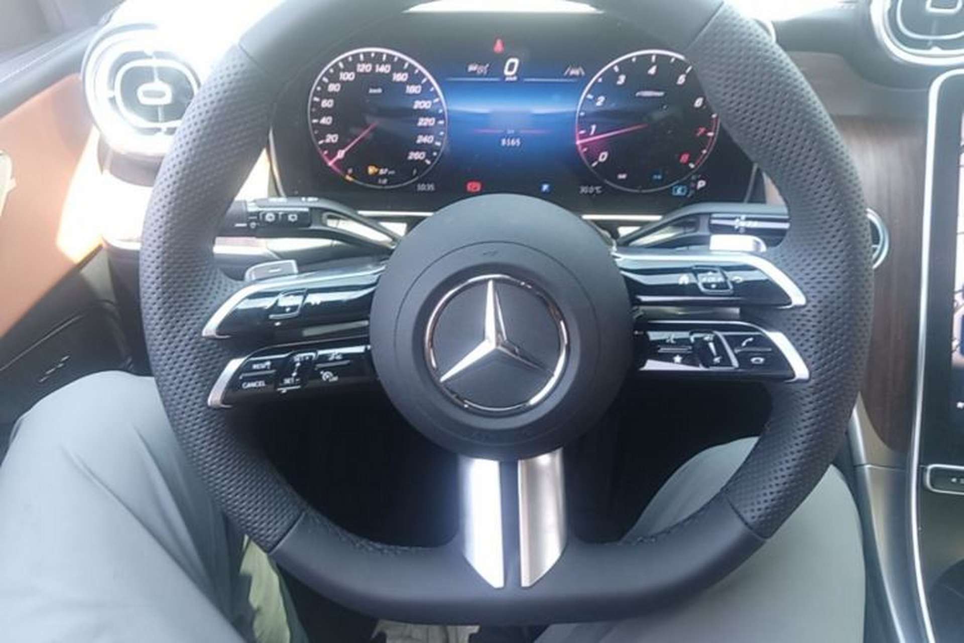 Used Mercedes-Benz GLC 2025 Refreshed GLC 300 L 4MATIC Dynamic Version 5 Seats Steering Wheel