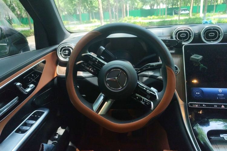 Used Mercedes-Benz GLC 2025 GLC 300 L 4MATIC Dynamic Model 5 Seats Steering Wheel