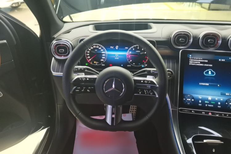 Used Mercedes-Benz GLC 2025 GLC 300 L 4MATIC Luxury Model 5 Seats Steering Wheel