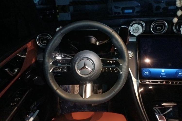 Used Mercedes-Benz GLC 2025 GLC 260 L 4MATIC Luxury Model Steering Wheel