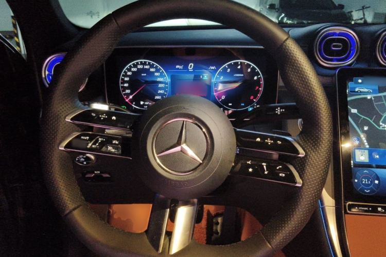 Used Mercedes-Benz GLC 2025 GLC 260 L 4MATIC Luxury Model Steering Wheel