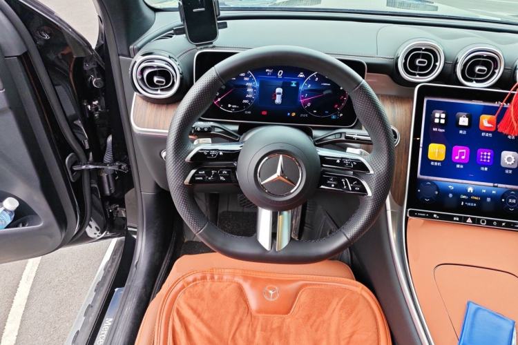 Used Mercedes-Benz GLC 2025 Refreshed GLC 300 L 4MATIC Dynamic Version 5 Seats Steering Wheel