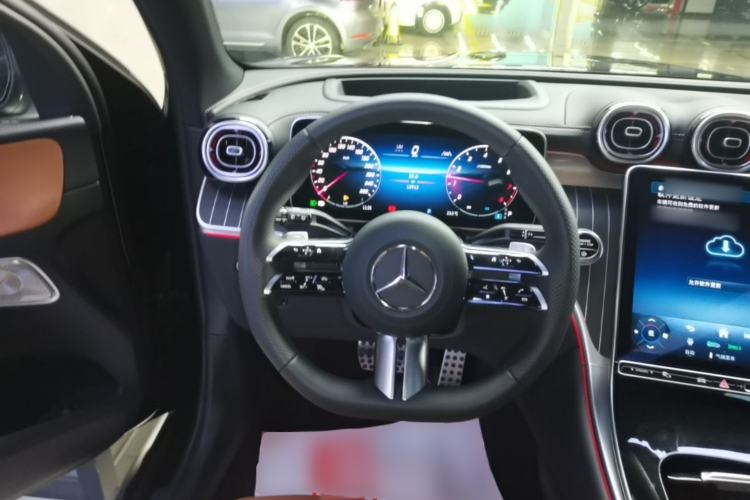 Used Mercedes-Benz GLC 2025 GLC 300 L 4MATIC Luxury Model 5 Seats Steering Wheel