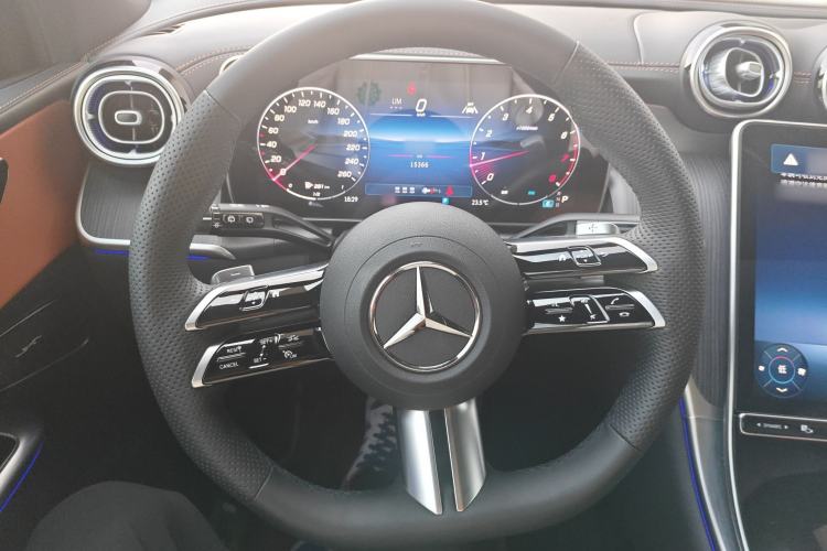 Used Mercedes-Benz GLC 2025 GLC 260 L 4MATIC Luxury Model Steering Wheel
