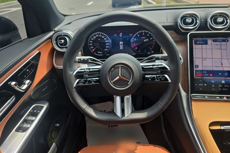 Used Mercedes-Benz GLC 2025 Refreshed GLC 300 L 4MATIC Dynamic Version 5 Seats Steering Wheel