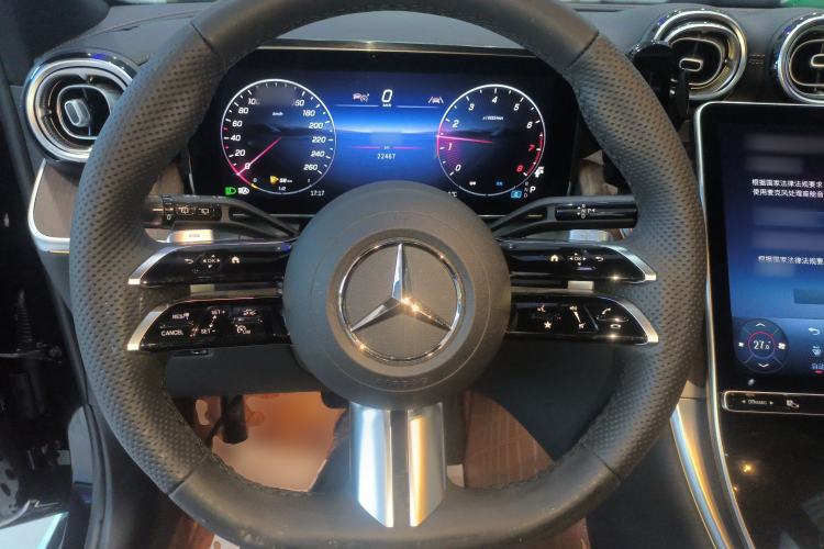 Used Mercedes-Benz GLC 2025 Refreshed GLC 300 L 4MATIC Dynamic Version 5 Seats Steering Wheel