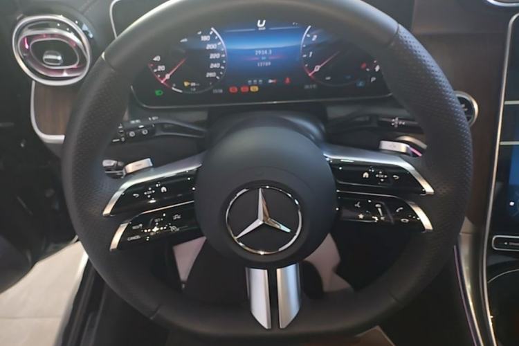 Used Mercedes-Benz GLC 2025 Refreshed GLC 300 L 4MATIC Dynamic Version 5 Seats Steering Wheel