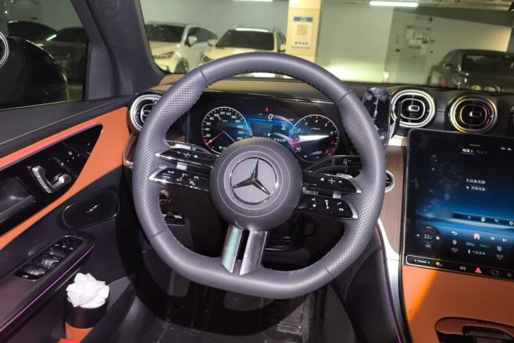 Used Mercedes-Benz GLC 2025 Refreshed GLC 300 L 4MATIC Dynamic Version 5 Seats Steering Wheel
