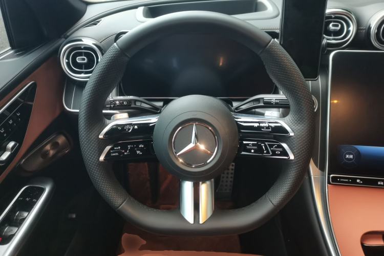 Used Mercedes-Benz GLC 2025 GLC 300 L 4MATIC Luxury Model 5 Seats Steering Wheel