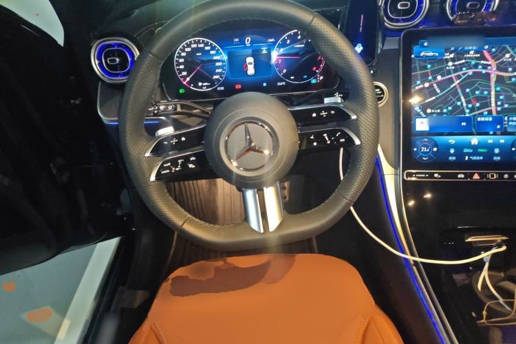 Used Mercedes-Benz GLC 2025 GLC 260 L 4MATIC Luxury Model Steering Wheel