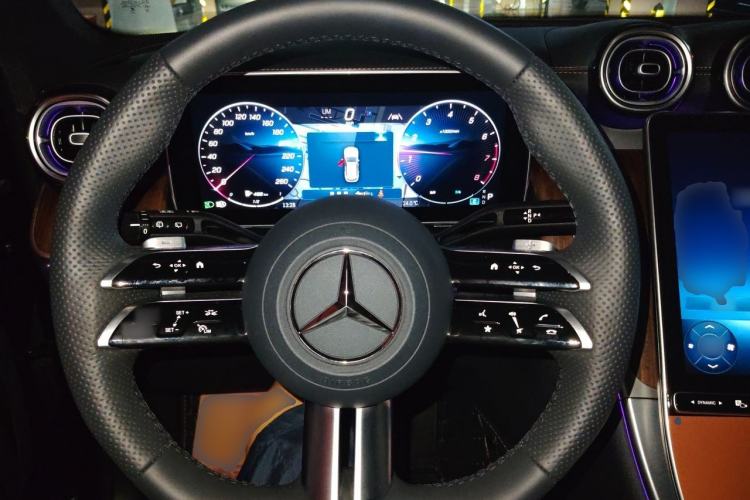 Used Mercedes-Benz GLC 2025 Refreshed GLC 300 L 4MATIC Dynamic Version 5 Seats Steering Wheel