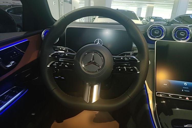 Used Mercedes-Benz GLC 2025 Facelift GLC 260 L 4MATIC Luxury Edition Steering Wheel